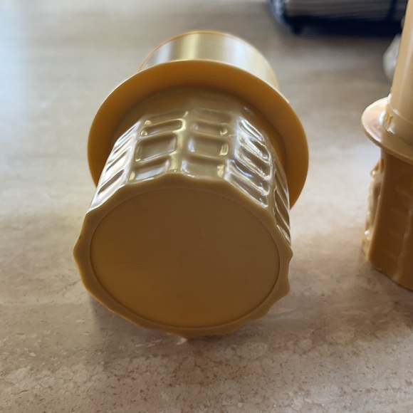 Vtg. VINTAGE 1960s MR. PEANUT PLASTIC MUGS CUPS - Picture 6 of 7